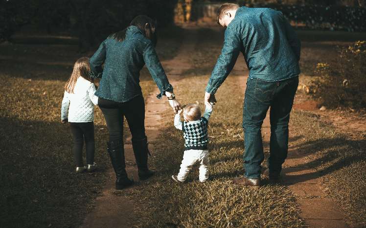 motivos denuncia padre o madre